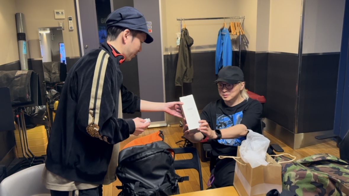 シンペイ&OJ 誕生日プレゼントお渡し会