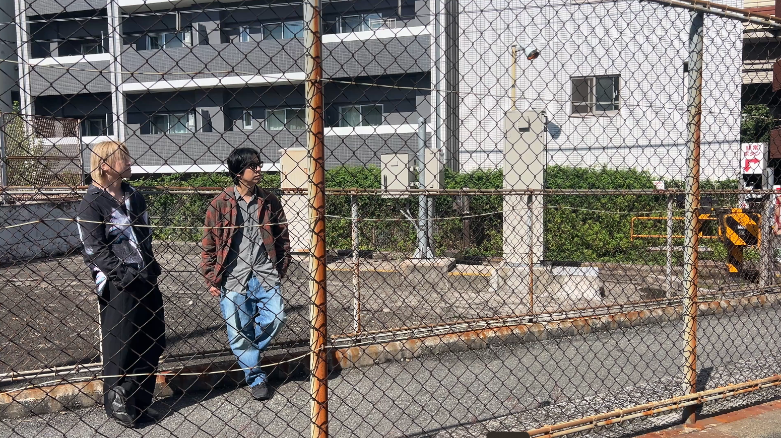 ホリエ&シンペイ 「音楽と人」撮影オフショット